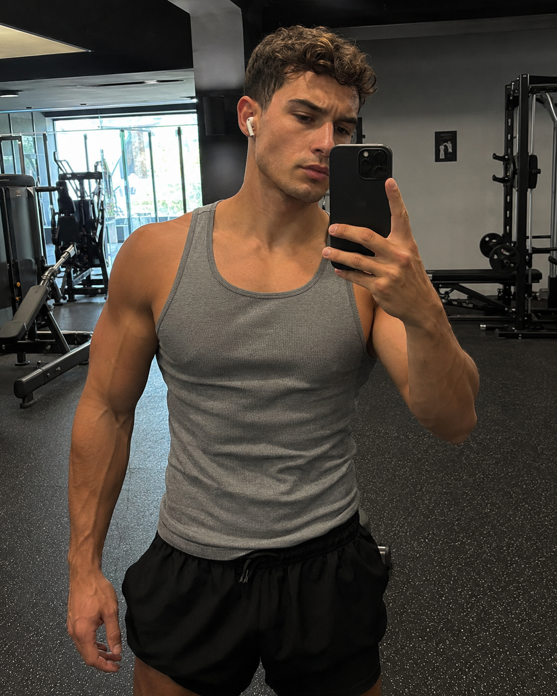 Body Reshaping — Man Mirror Selfie