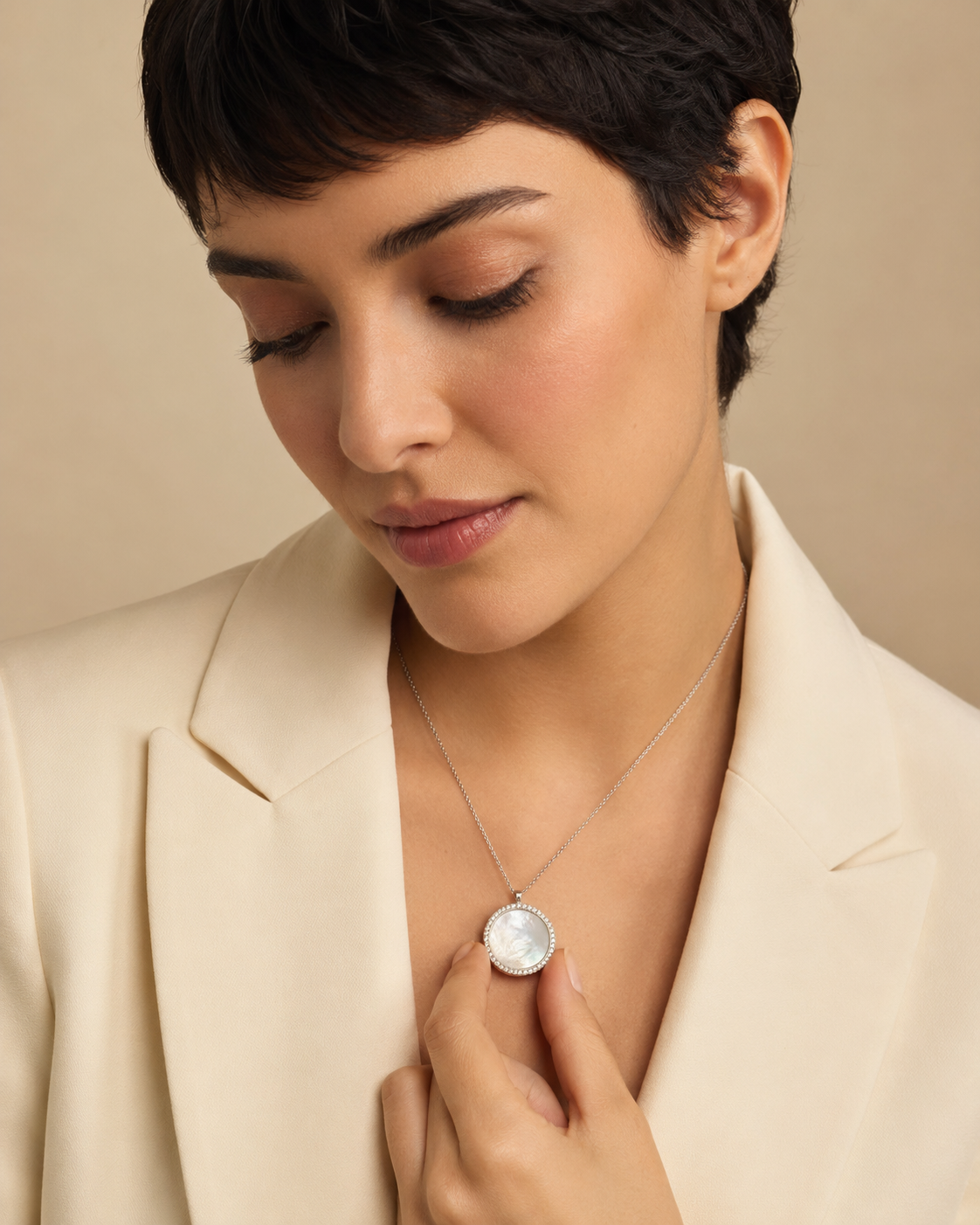 Jewelry Pose Photo Generator